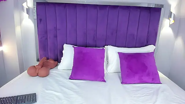 ElaraDusk online show from 10-22-25, 04:46