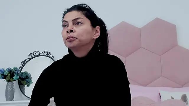 Snapshot of LadyLiia chatting on 02-21-25, 05:13 LadyLiia online show from 02-21-25, 05:13