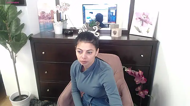 Snapshot of LadyLiia chatting on 02-11-26, 04:50 LadyLiia online show from 02-11-26, 04:50