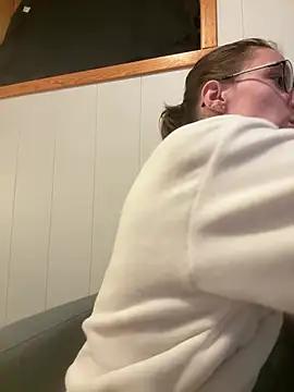 HoneySquirrel online show from 02-20-26, 08:42