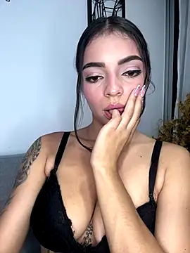 Snapshot of TaylorGreys chatting on 10-30-25, 06:26 TaylorGreys online show from 10-30-25, 06:26