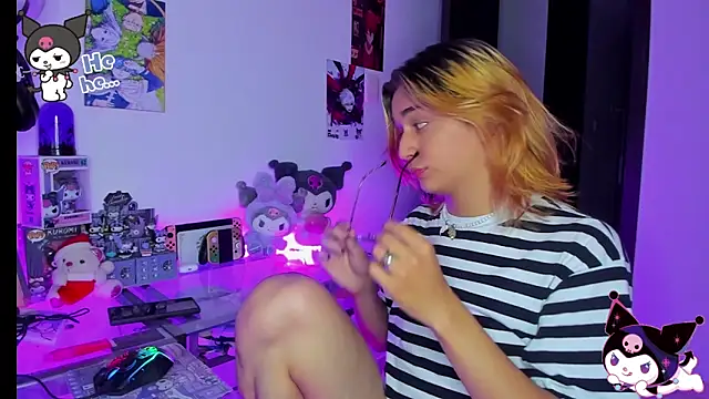 Snapshot of KeitaMoon chatting on 11-04-25, 10:31 KeitaMoon online show from 11-04-25, 10:31