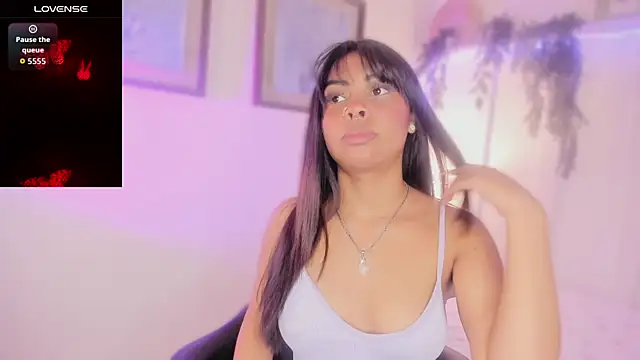 Snapshot of theLayla_DH chatting on 09-08-25, 08:30 theLayla DH online show from 09-08-25, 08:30