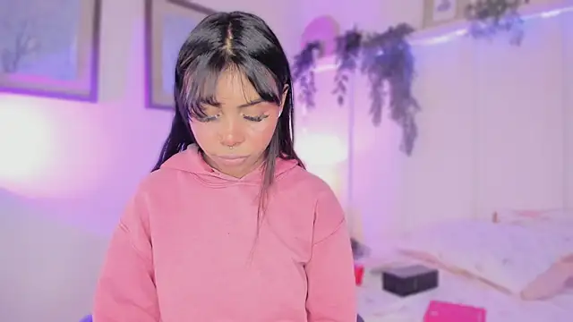 Snapshot of theLayla_DH chatting on 09-13-25, 07:35 theLayla DH online show from 09-13-25, 07:35