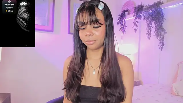 Snapshot of theLayla_DH chatting on 09-17-25, 07:48 theLayla DH online show from 09-17-25, 07:48