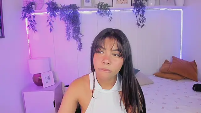 Snapshot of theLayla_DH chatting on 09-29-25, 08:13 theLayla DH online show from 09-29-25, 08:13