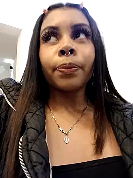 Snapshot of theLayla_DH chatting on 10-21-25, 11:27 theLayla DH online show from 10-21-25, 11:27