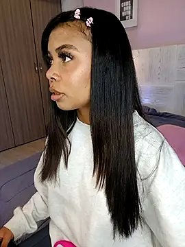 Snapshot of theLayla_DH chatting on 10-24-25, 07:54 theLayla DH online show from 10-24-25, 07:54