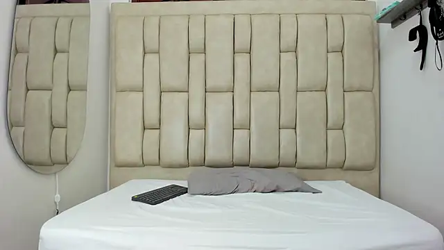 Snapshot of ZafiroAndFlynn chatting on 09-12-25, 08:09 ZafiroAndFlynn online show from 09-12-25, 08:09