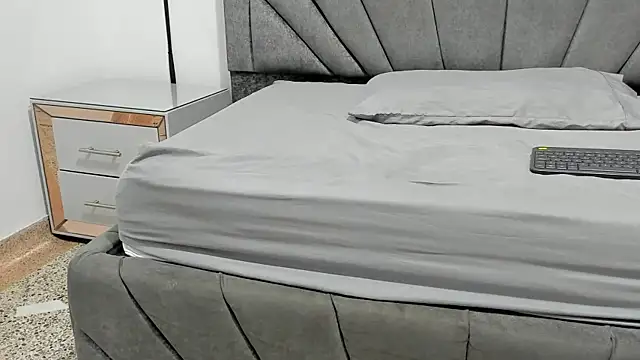 Snapshot of ZafiroAndFlynn chatting on 09-20-25, 10:11 ZafiroAndFlynn online show from 09-20-25, 10:11