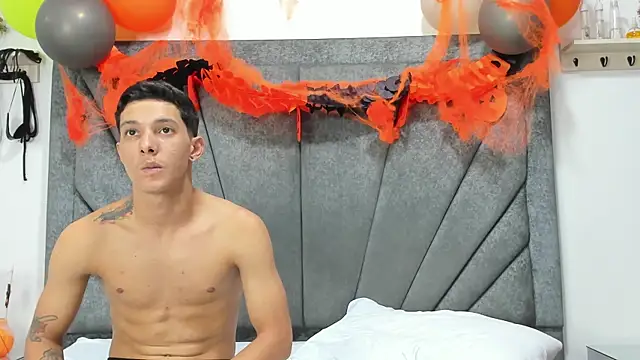 Snapshot of ZafiroAndFlynn chatting on 10-26-25, 08:48 ZafiroAndFlynn online show from 10-26-25, 08:48