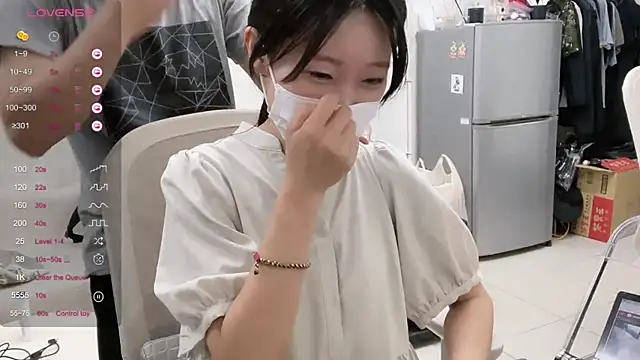 Snapshot of ni_ni01 chatting on 09-09-25, 10:04 ni ni01 online show from 09-09-25, 10:04