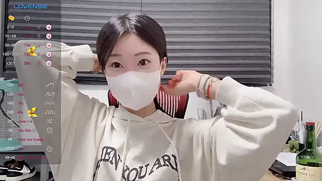 Snapshot of ni_ni01 chatting on 11-19-25, 12:05 ni ni01 online show from 11-19-25, 12:05