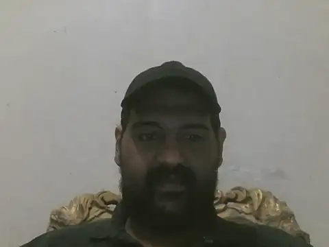 Snapshot of elpoop7305 chatting on 09-21-25, 10:33 elpoop7305 online show from 09-21-25, 10:33