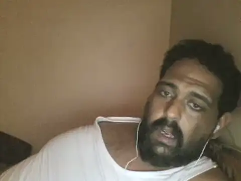 Snapshot of elpoop7305 chatting on 10-27-25, 02:10 elpoop7305 online show from 10-27-25, 02:10