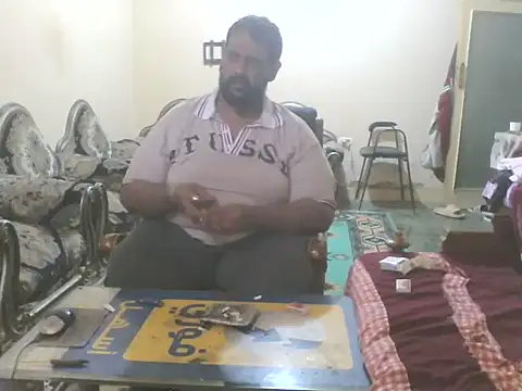 Snapshot of elpoop7305 chatting on 10-29-25, 10:17 elpoop7305 online show from 10-29-25, 10:17