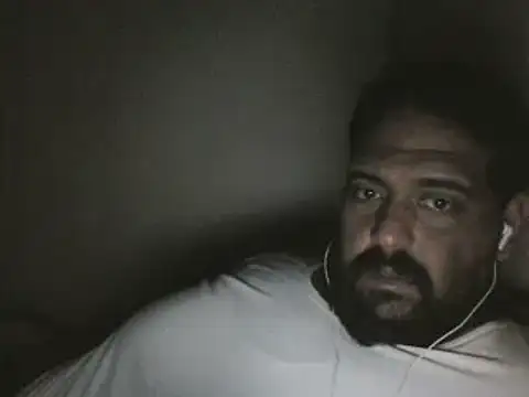 Snapshot of elpoop7305 chatting on 12-19-25, 05:14 elpoop7305 online show from 12-19-25, 05:14