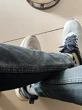 INTERNATIONAL0001 online show from 12-18-25, 08:53