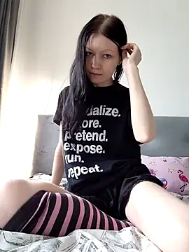 DragonFoxie online show from 10-19-25, 11:00