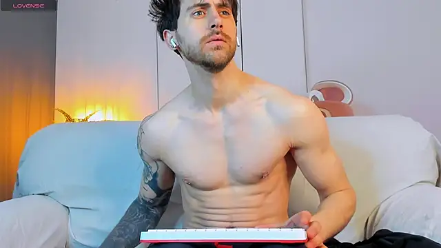 Oscar Miller  online show from 04-08-26, 08:03