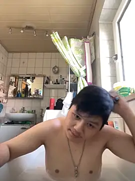 Snapshot of Kingpowerlittel chatting on 09-15-25, 03:56 Kingpowerlittel online show from 09-15-25, 03:56