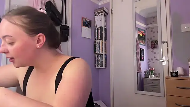 Snapshot of SexySashaxox chatting on 09-13-25, 01:22 SexySashaxox online show from 09-13-25, 01:22