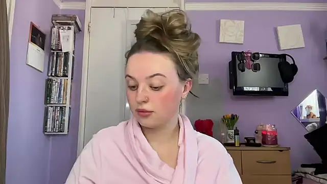 Snapshot of SexySashaxox chatting on 10-25-25, 02:02 SexySashaxox online show from 10-25-25, 02:02