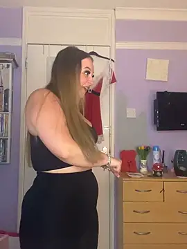 Snapshot of SexySashaxox chatting on 12-16-25, 10:15 SexySashaxox online show from 12-16-25, 10:15