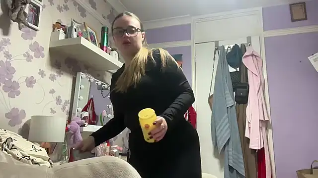 Snapshot of SexySashaxox chatting on 02-02-26, 03:55 SexySashaxox online show from 02-02-26, 03:55