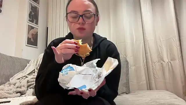 Snapshot of SexySashaxox chatting on 02-12-26, 08:48 SexySashaxox online show from 02-12-26, 08:48