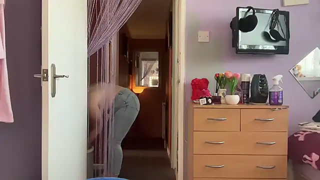 Snapshot of SexySashaxox chatting on 02-25-26, 02:05 SexySashaxox online show from 02-25-26, 02:05