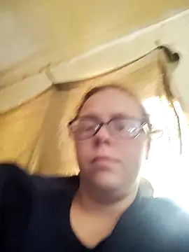 Snapshot of countrymomma chatting on 09-12-25, 01:33 countrymomma online show from 09-12-25, 01:33