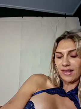 Snapshot of Melody1600 chatting on 10-23-25, 01:21 Melody1600 online show from 10-23-25, 01:21