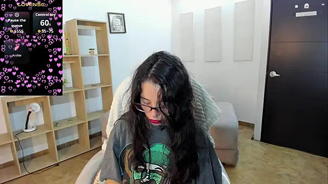 Snapshot of Samantha_blow chatting on 09-11-25, 03:50 Samantha blow online show from 09-11-25, 03:50