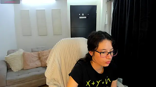 Snapshot of Samantha_blow chatting on 09-26-25, 05:11 Samantha blow online show from 09-26-25, 05:11