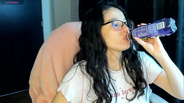 Snapshot of Samantha_blow chatting on 10-19-25, 04:02 Samantha blow online show from 10-19-25, 04:02