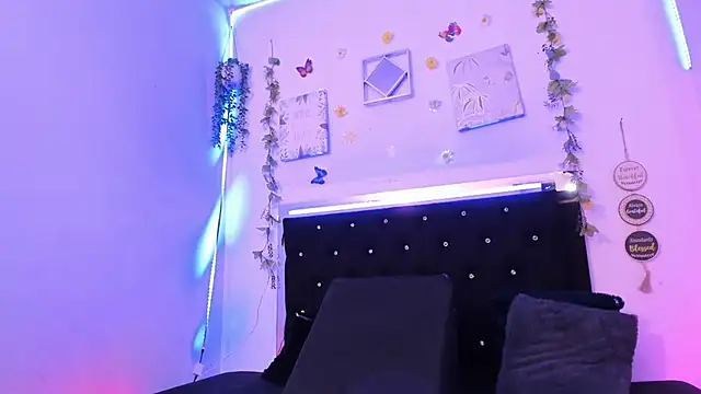 Snapshot of AkariRosetti chatting on 10-01-25, 12:00 AkariRosetti online show from 10-01-25, 12:00