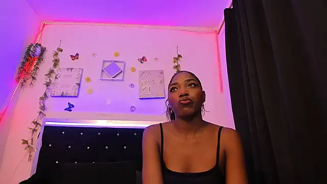 Snapshot of AkariRosetti chatting on 10-02-25, 01:07 AkariRosetti online show from 10-02-25, 01:07