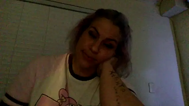 toomuchofafreak online show from 10-29-25, 07:32