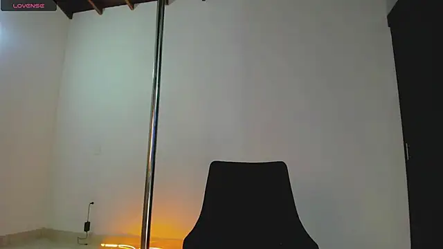 Snapshot of auraeroticaxxx chatting on 05-17-26, 08:12 auraeroticaxxx online show from 05-17-26, 08:12