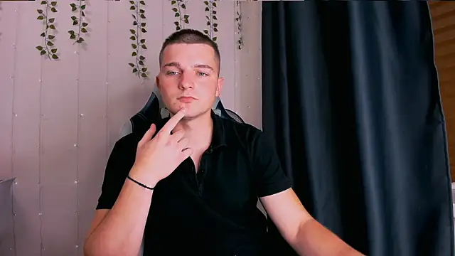 Snapshot of Your_Claddagh chatting on 09-22-25, 07:05 Your Claddagh online show from 09-22-25, 07:05