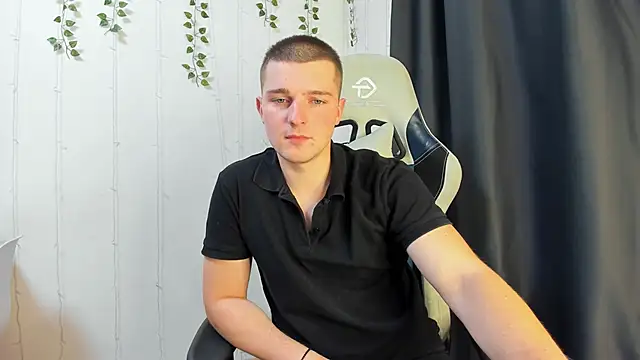 Snapshot of Your_Claddagh chatting on 09-27-25, 08:03 Your Claddagh online show from 09-27-25, 08:03