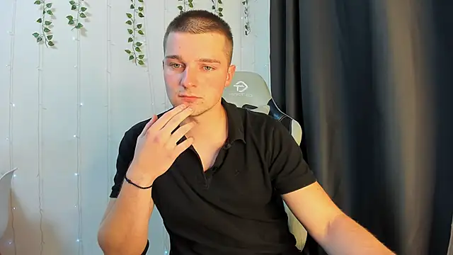 Snapshot of Your_Claddagh chatting on 09-28-25, 06:02 Your Claddagh online show from 09-28-25, 06:02