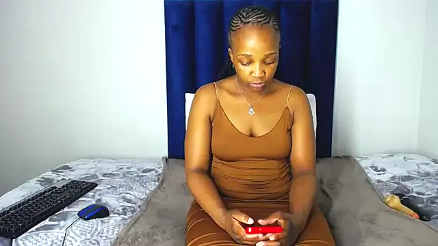 Snapshot of Pinkdollyg chatting on 11-02-25, 09:06 Pinkdollyg online show from 11-02-25, 09:06