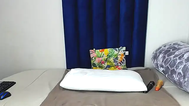 Snapshot of Pinkdollyg chatting on 11-24-25, 08:52 Pinkdollyg online show from 11-24-25, 08:52