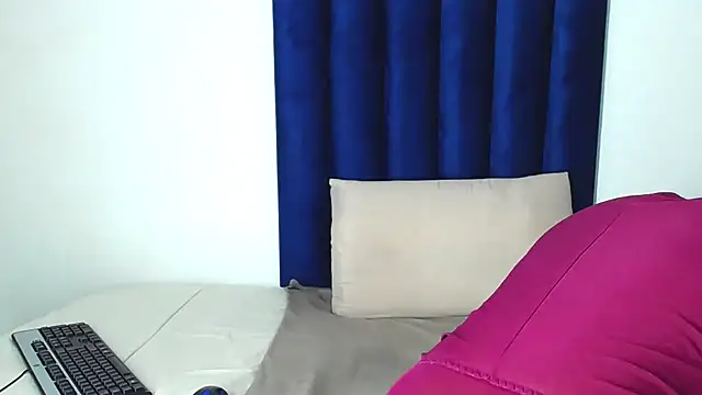 Snapshot of Pinkdollyg chatting on 12-02-25, 09:10 Pinkdollyg online show from 12-02-25, 09:10