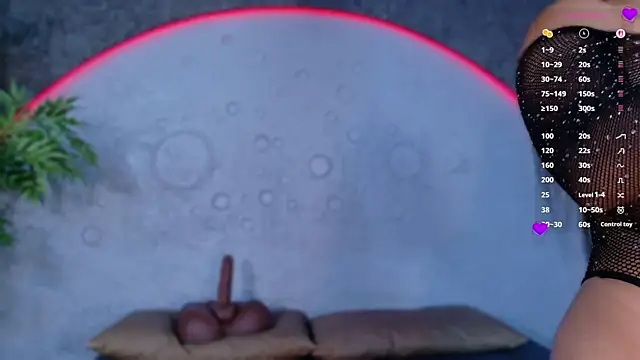 ReinaChloe online show from 04-27-26, 04:49