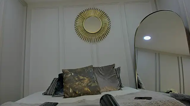 CharlotteBrownn  online show from 09-19-25, 01:07