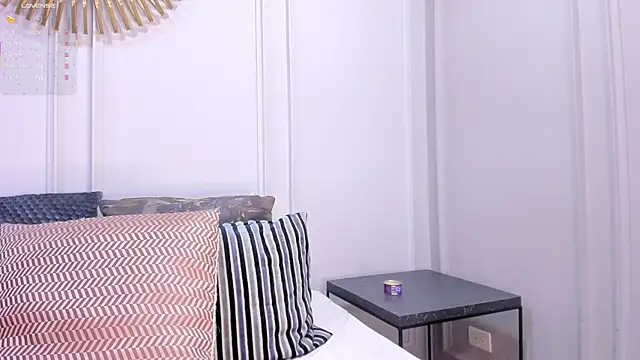 CharlotteBrownn  online show from 04-02-26, 11:57