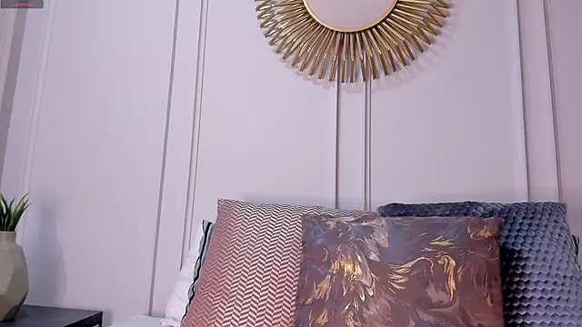 CharlotteBrownn  online show from 04-10-26, 12:27